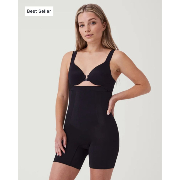 NWOT Spanx Oncore High Waisted Mid Thight Shorts Sz M - Picture 1 of 7